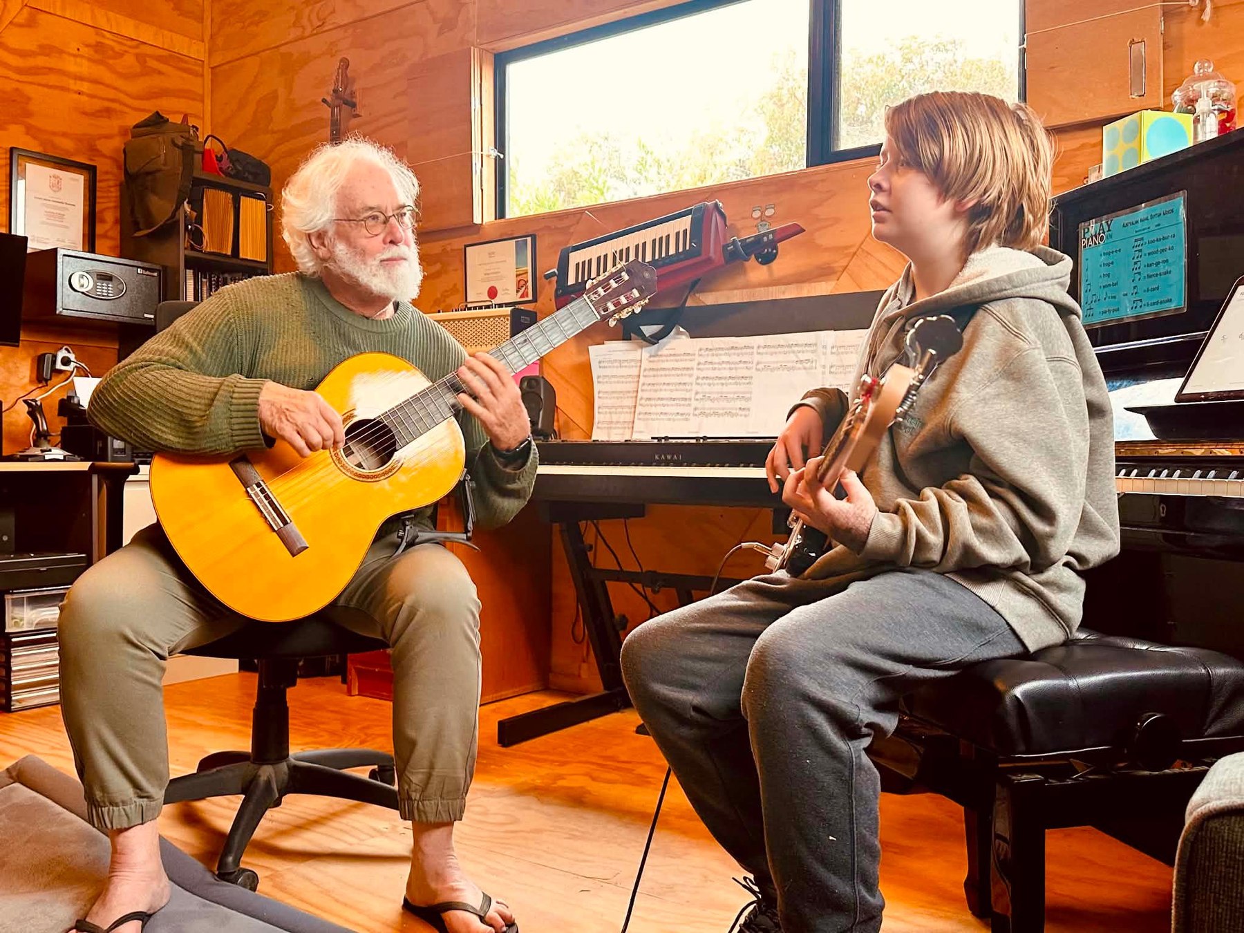 Robin Thomson teaching guitar in his studio